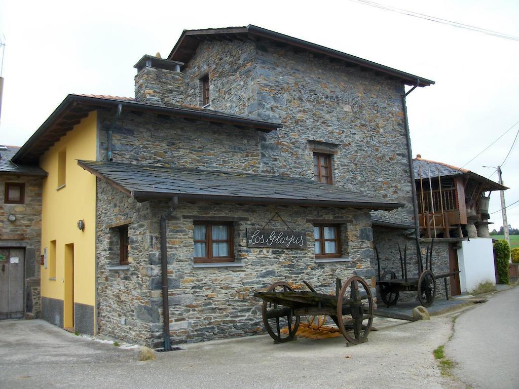 Casa De Aldea Los Glayus Guest House Luarca Cameră foto